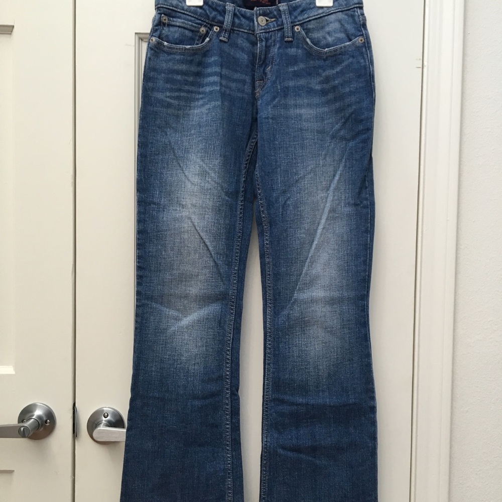 LEVI’S CURVY BOOTCUT JEANS